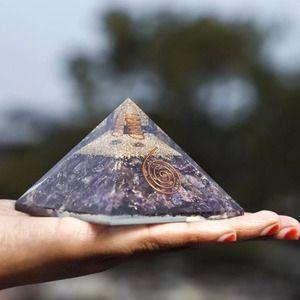 Vente en gros de puces de cristal d'agate naturelle faites à la main Pyramide d'orgone Feng Shui Énergie Protection EMF Guérison spirituelle par améthyste - Product Image 3
