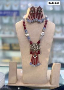 Conjunto de joyería de latón Royal Kundan, collar y pendientes con cuentas para uso tradicional - Product Image 5