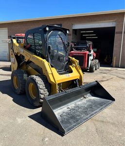 Chargeur frontal d'occasion CAT 242B3 Bon marché et excellente performance Chargeuse compacte d'occasion Cat à vendre - Product Image 2