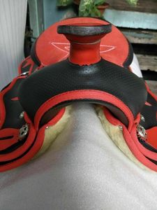 Selle de course de chevaux de style anglais en cuir synthétique de haute qualité faite à la main pour l'équitation confortable - Product Image 5