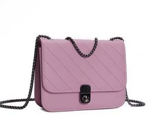 Borsa a Tracolla in Pelle con Catena per Donna - Product Image 5