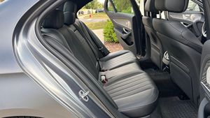 Véhicule d'occasion de luxe 2023 à vendre : Berline AWD, 11 000 miles, moteur turbo 6 cylindres, performances premium, finition mate, intérieur cuir foncé, jantes R18 - Product Image 3