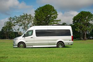 Mercedes-Benz Sprinter 3500XD American Coach Patriot 2022 d'occasion (conduite à gauche/droite) - Product Image 4