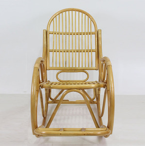 Fauteuil à bascule minimaliste en rotin poli Moriah Honey, design démontable, pour salon, salle à manger, balcon, hôtel, parc - Product Image 4