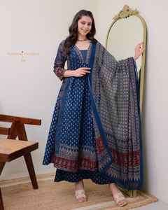 Élégant bleu formel 3 pièces Lehenga Choli pantalon Dupatta ensemble avec cou de travail à la main pour les occasions de fête - Product Image 5
