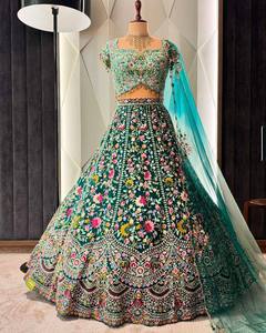 Hermosas lentejuelas bordadas acampanadas de 4 metros, trabajo cortado Lehenga con latas y capas de lona - Product Image 3