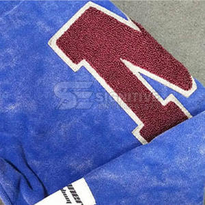 Chándal para Hombre con Efecto Desgastado y Roto, Diseñado para un Estilo Deportivo y Cómodo - Product Image 2