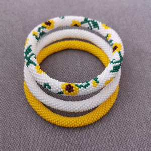 Últimas pulseras de cuentas de lujo Brazalete bordado hecho a mano Diseño clásico Multicolor elegante para elevar su estilo de moda - Product Image 4