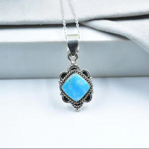 สร้อยคอพลอยโบโฮของผู้หญิงทำด้วยมือจี้เทอร์คอยส์ Kingman พร้อมโรเดียมชุบเงินและโซ่ปรับได้ - Product Image 1