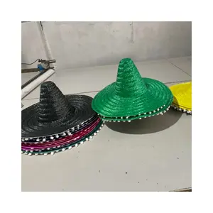 Выходные: яркая мексиканская шляпа сомбреро для путешествий и для пляжа.