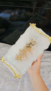 Bandeja de servicio de resina de diseño hecho a mano con material epoxi de primera calidad para su uso en restaurantes, cafeterías u hogares - Product Image 3