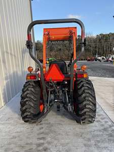 ใช้สำหรับรถแทรกเตอร์ล้อ L3700SU พร้อมบุ้งกี๋แบบ Quick-Attach Loader Pin-On และเครื่องยนต์ขับเคลื่อน 4 ล้อ 37 แรงม้า สำหรับใช้งานในฟาร์ม - Product Image 2
