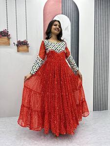 Último Diseño de Salwar Kameez para Mujer en Georgette Pesada con Apliques de Espejo, Secado Rápido, para Fiestas, Festivales Indios y Pakistaníes - Product Image 4