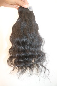 Extensiones de Cabello Humano Remy Indio de 16 Pulgadas, Color Natural, Ondulado, 100% Cabello Humano - Product Image 4