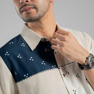 เสื้อเชิ้ตแขนสั้นพร้อมคอปกแบบแมนดารินและคลาสสิกที่สามารถเปลี่ยนได้พร้อมผ้าบาติกสีทันสมัยเน้นเนื้อผ้าผสม - Product Image 3