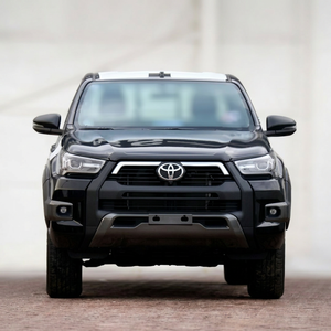 Toyota Hilux Adventure 2024 Usato 4.0L Turbo Benzina SUV Automatico 4WD Guida a Sinistra Sedili Scuri Portapacchi in Lega di Alluminio - Product Image 1