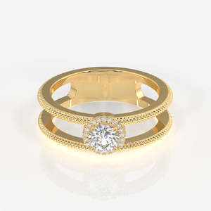 แหวนทองคำขาว 14K สำหรับผู้ชาย รุ่น Regal Crown ประดับเพชรทรงปรินเซสคัท เพชรเลี้ยงในห้องปฏิบัติการ ฝังแบบซ่อน พร้อมใบรับรอง IGI ชุบโรเดียม - Product Image 1