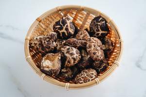 Tranches de champignons shiitake séchées coupées en dés et entières pour les assembleurs de repas prêts à consommer et la restauration – Fournisseur Vietnamien - Product Image 5