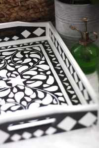 Plateau de service en bois incrusté d'os noir et blanc fait à la main le plus vendu avec motif floral pour les mariages et Diwali - Product Image 3