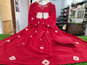 ชุดเสื้อกางเกงผ้าฝ้ายแท้พิมพ์ลายผ้าพันแผลที่สวยงามและเย็บปักถักร้อยพร้อมชุดกางเกงมาตรฐานจากนักออกแบบที่มีน้ำหนักมาก - Product Image 2