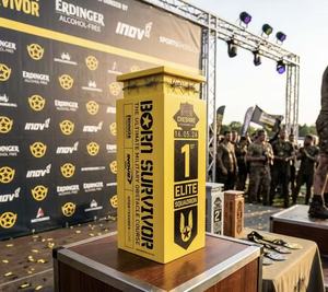 Trophée en acrylique - Récompense transparente pour parcours d'obstacles - Trophée de finisseur en lucite haute brillance pour le sport - Product Image 2