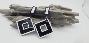 Pendientes de resina acrílica personalizados Pendientes de resina irregulares Joyería de verano Pendiente de resina de comunicación blanco y negro - Product Image 5