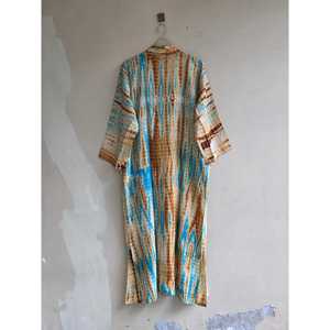 Robe kimono vintage en crêpe de soie, longue, style bohème, pour la plage, les vacances, ou comme cache-maillot de bain. - Product Image 3