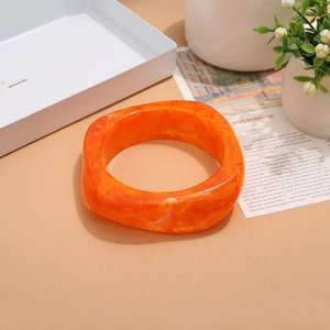 Bracelet jonc en résine acrylique fantaisie, large, irrégulier, rond, multicolore, éblouissant, modèle ange pour femme - Product Image 3