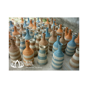 Vase à fleurs vintage en rotin naturel, fleur sèche fabriquée au Vietnam, bouteille scandinave, décoration de bouteille de stockage de verdure - Product Image 6