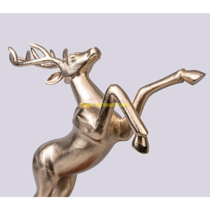 Figurine de cerf d'élevage en aluminium avec base en bois Statue de renne élégante Décoration de Noël moderne Sculpture de luxe - Product Image 3