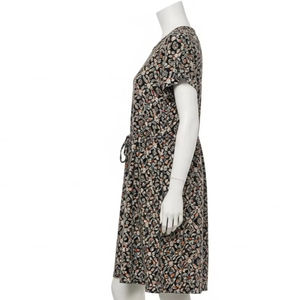 ชุดเดรสลำลองพิมพ์ลายเป็นมิตรกับสิ่งแวดล้อม ผ้าโพลีเอสเตอร์ผสม เนื้อผ้านุ่ม ทรงเอวต่ำ แขนสั้น น้ำหนักเบา เหมาะสำหรับใส่ในชีวิตประจำวัน แฟชั่นเสื้อผ้า - Product Image 3