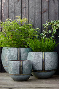 Maceta de Hierro Galvanizado con Refuerzo Duradero y Orificio de Drenaje, Personalizable para un Elegante Uso en Jardines y con Follaje - Product Image 6