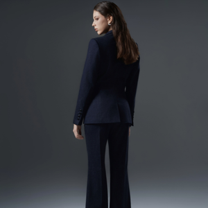 Conjunto de traje vaquero de mujer Premium listo para enviar, chaqueta estructurada con pantalones acampanados, Colección vaquera formal hecha en Vietnam - Product Image 1