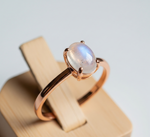 Anillo de moda de plata 925 de alta calidad, ajuste de bisel chapado en oro rosa, cristal de piedra lunar, uso diario, fiestas de boda, regalo de moda - Product Image 3