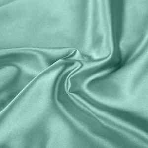 Conjunto de pijama de satén para mujer personalizado diseñado con superficie lisa y corte relajado ideal para comodidad nocturna de lujo - Product Image 3