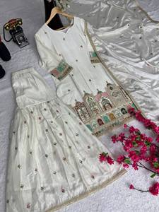 Lanzamiento de Nuevos Diseños Modernos de Trajes Festivos Sharara Palazzo en Tela de Seda Chinon Pura con Encaje en el Borde - Product Image 6