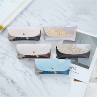 Étui à lunettes de mode en cuir PU bleu avec bouton-pression pour femmes, pochette semi-rigide faite à la main personnalisée