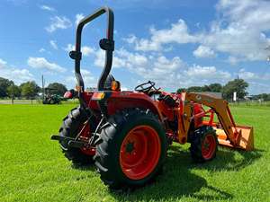 รถแทรกเตอร์ Kubota L3200 มือสอง ขับเคลื่อน 4 ล้อ พร้อมที่ตักและถัง ราคาดีที่สุด จัดส่งรวดเร็ว - Product Image 4