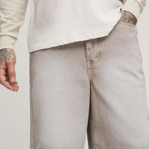 กางเกงยีนส์ขาสั้นผู้ชายปักโลโก้ตามสั่ง มีกระเป๋าและกระดุม ราคาขายส่ง บริการ OEM ปรับขนาดได้ ผ้าระบายอากาศ สวมใส่สบาย - Product Image 6