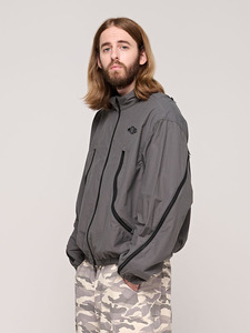 Chaqueta con capucha informal a prueba de viento con múltiples cremalleras, cortavientos de nailon suave impermeable de gran tamaño para hombre con logotipo personalizado - Product Image 3