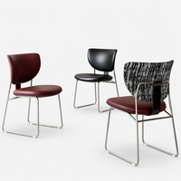 Chaise de salle à manger minimaliste moderne, structure en acier inoxydable, assise en similicuir, dossier rayé, utilisation domestique et hôtelière, mobilier