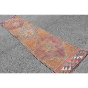 Alfombra Herki de 2.6x10.8 pies, Alfombra Turca Vintage, Alfombra con diseño de plantas y árboles en tonos rojo y marrón - Product Image 4