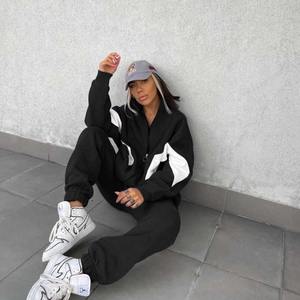 Meilleur service OEM Ensembles sweat à capuche avec logo personnalisé et fermeture éclair de couleur contrastée pour femmes Vêtements décontractés Ensemble de pantalons deux pièces Pantalons de survêtement Survêtements - Product Image 1