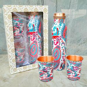 Botella de agua de cobre en relieve con acabado de tono de latón antiguo y tapa hermética para beber saludable tradicional - Product Image 5