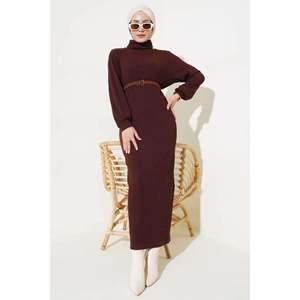 Vestido cuello alto con cinturón marrón - Product Image 1