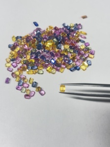 พลอยแซฟไฟร์ธรรมชาติหลายสี รูปทรงแปดเหลี่ยมเจียระไนแบบมรกต ขนาด 3x4 มม. 4x5 มม. 3x5 มม. 4x6 มม. จากกรุงเทพฯ - Product Image 4