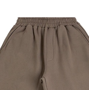 Pantalones de chándal con logotipo personalizado para hombre, Pantalones estampados con cordón marrón liso, pantalones de chándal en blanco, pantalones de cintura elástica teñidos de lana marrón - Product Image 2