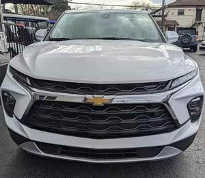 Chevrolet Blazer 2LT FWD 2024 d'occasion, sièges en cuir, caméra de recul, conduite à gauche, normes d'émission Euro IV, phares au xénon, écran tactile - Product Image 1