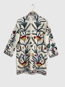 Veste florale brodée pour femmes grandes tailles, col mandarin, manches longues, coton, style Prairie Chic, pour le printemps - Product Image 2