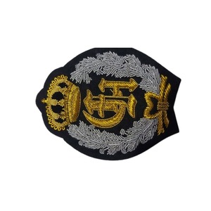 Étiquettes de vêtement élégantes et durables en polyester, patchs d'emblèmes britanniques brodés à la main avec des badges Wok en fil métallique tissé - Product Image 1